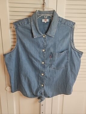 Levi’s Rumi Shirt Size XL Blue Denim Button Down Tie Front Sleeveless Vest